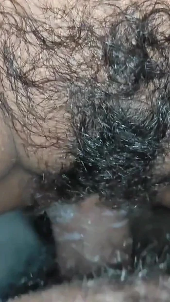 Ключевой момент из "Первый раз трахаю эту маленькую подругу Aarshi, часть 4"