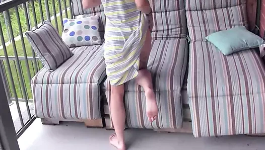 Neredeyse hamile bırakılıyor, lastik neredeyse patlıyor