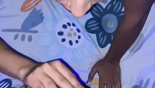 Bu putika için lezzetli derin gırtlak