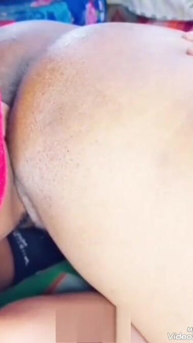 Seksi kız arkadaş sevgililer günü tatilinde sert amcık yalıyor | Klip 1
