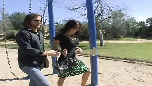 Sıcak Alman sürtük ile bir şaşırtıcı vücut gets ona aç ağız dolu