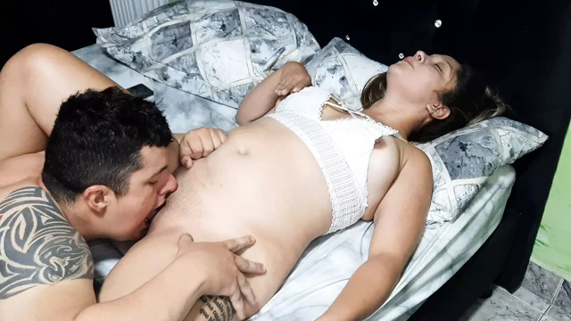 kuzenimi mastürbasyon yaparken buluyorum