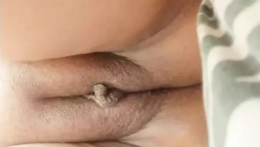 Coo Lampio'dan sadakatsiz evli orta yaşlı seksi kadın siyah yarak için mastürbasyon yapıyor