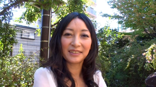 H084G02 Güzel görünümler ve arkadaş canlısı karakterlerle olgun bir kadının ellili yıllarında gerçek aptallığı