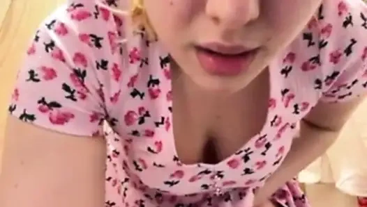 Soyunma odasında sikişiyor yakın çekim