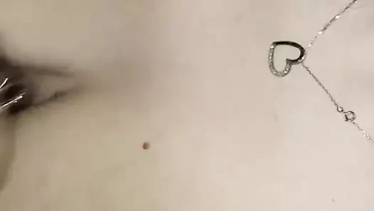 Auf die Titten gespritzt