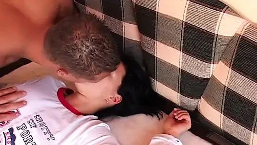 Evli Kadınlar Kocası Ve Arkadaşıyla Ilk Vahşi Üçlü Seks