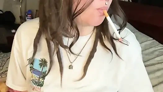 Sanal sigara içme seks, bakış açısına binme ve chery ağaçlarıyla salya akıtma