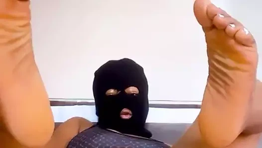 Fışkırtana kadar parmaklıyor