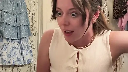 Soyunma odasında sert boşalıyor!!