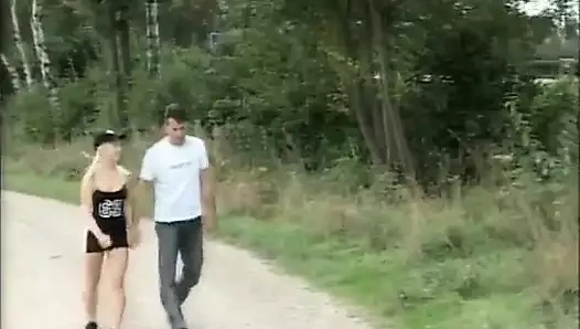 Alman amatör açık havada skandal büyük memeli ve azgın sarışınla filme alındı