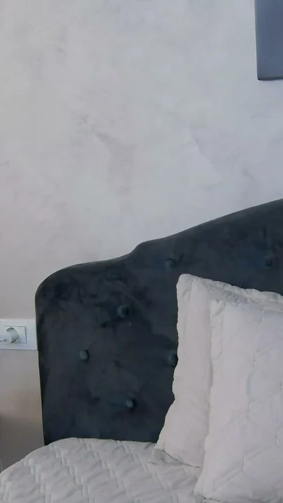 Helenwaldorf elbisesini çıkardıktan sonra interaktif makine dildosunu kullanarak sakso becerilerini gösteriyor | Klip 3