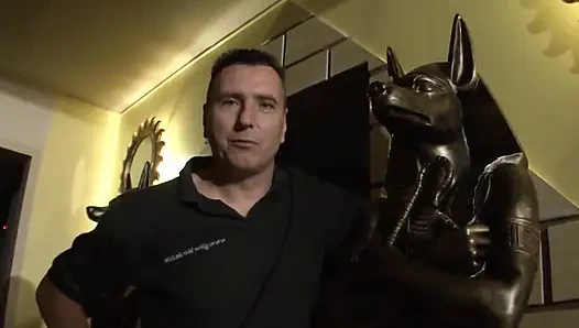 Olgun sürtükler ıslak grup seks partisi