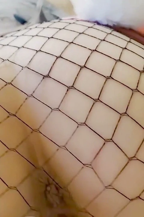 Lateks tavşan takım elbisesi kıllı amcıkta titreşimler