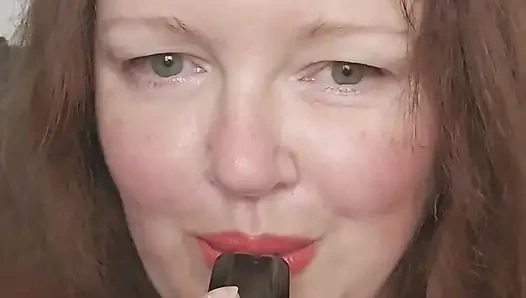 Kırmızılı sisli bayan, vaping