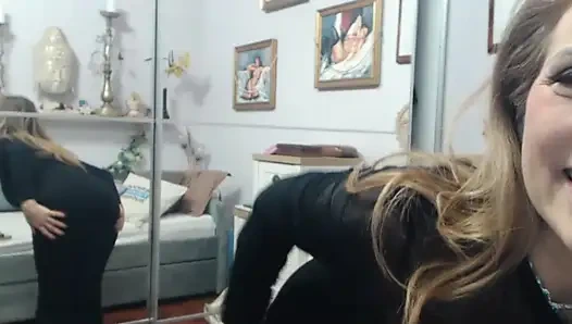 Kırmızı halı elbisemle beni sik