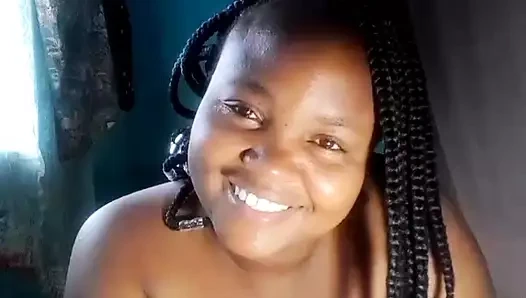 Sıkıldım, bu yüzden büyük göğüslerim ve tatlı zenci amcığımla oynadım