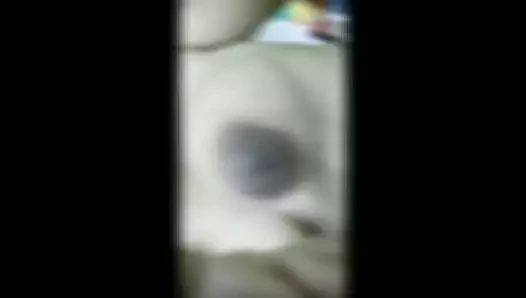 Desi eş göğüsler