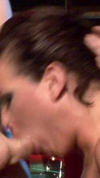 Büyük memeli azgın esmer orta yaşlı seksi kadın sert yarakla anal seks yapmayı seviyor | Klip 1