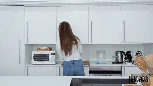 Mofos - coffe break ateşli üçlü sekse dönüşüyor, Ginebra Bellucci, bebek Nicols
