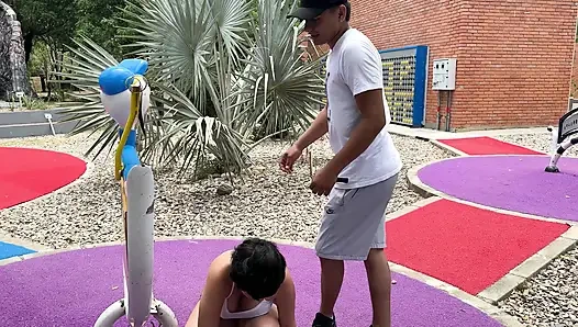 Seksi latin üvey kız kardeşim ona xylophone oynamayı öğretmemi istiyor ama sonunda büyük yarağımı nasıl emmeyi öğreniyor