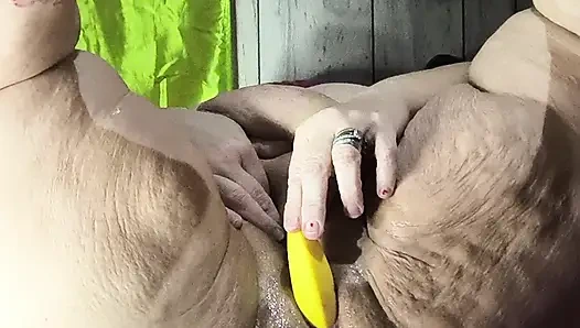 Meraklı George bu azgın fahişeyi uzun muzuyla sikiyor