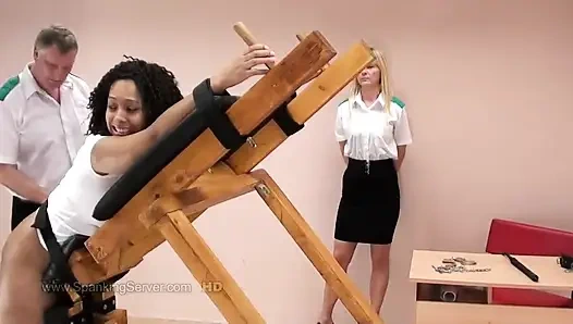 Danielle, büyük götlü zenci kırbaçlama