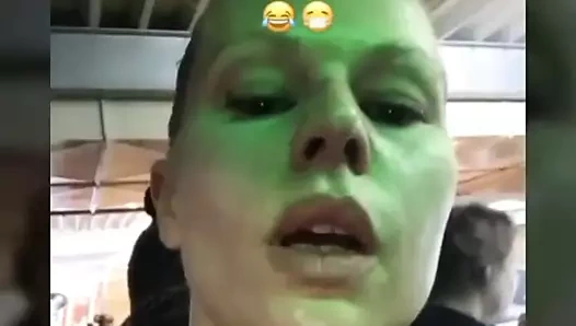 Ev d20 - bu terli vücudu yalamak istiyorum (porno yok)