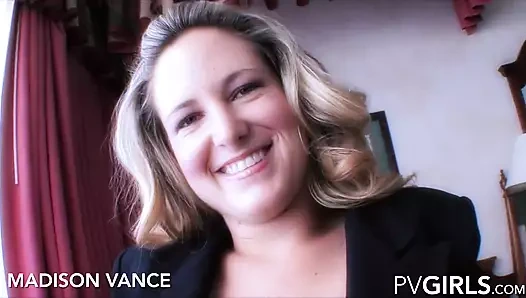 Madison vance: ateşli ofis orta yaşlı seksi kadın işten sonra yarak emiyor