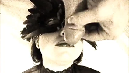 Sıcak maskeli emmek ve yüz