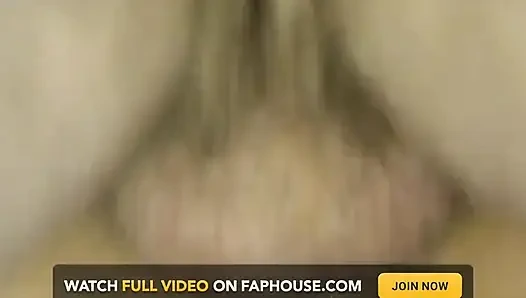 Hawaiili kızlar yoğun kazık sürücüsü vurduktan sonra döl damlıyor