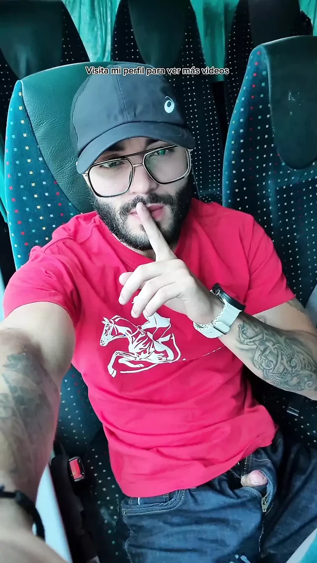 Так близко к оргазму в автобусе, я такая горячая!