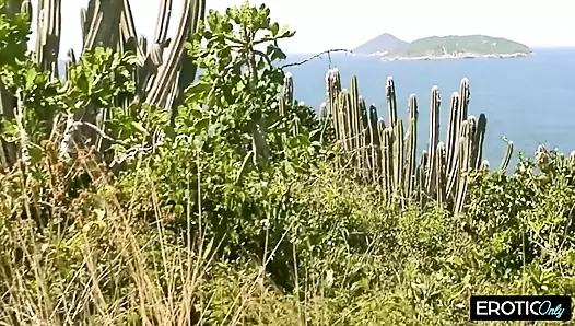 Düz kamera kızları sana ateşli mastürbasyon videoları sunuyor -