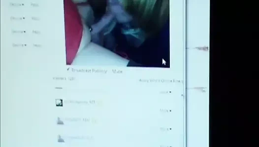 Crossdresser bobbi carol bebeğini besliyor