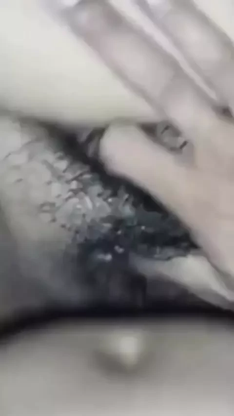 Janda Indonesia pussy is made wet by Popcon