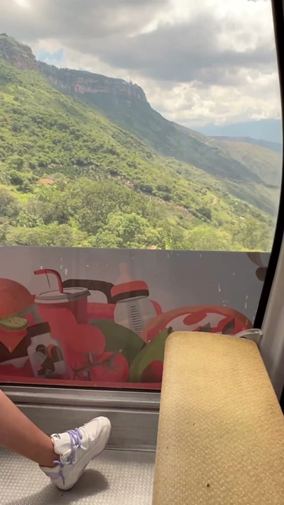 Kolombiya, Santander'de Teleferikte Sakso ve Sikiş, Çok Azgın Hamile Bir Kadınla | Klip 1