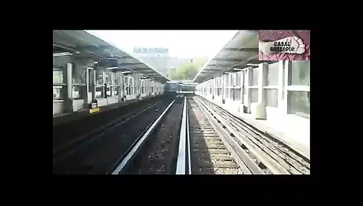 Metro makine sürücüsünü emiyor