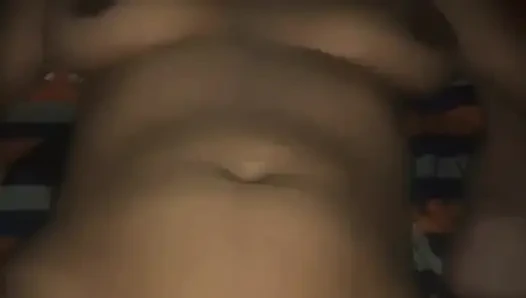 Onlar yumruğunu amıma soktuklarında boşalıyorum (ilk kez yumruk sokuyorum)