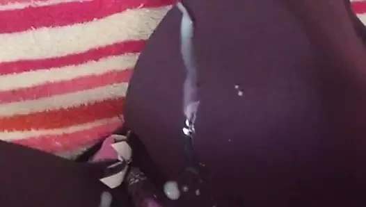 Cum üzerinde sutyen ve külot
