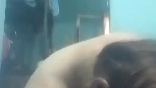 Önden bakan kovboy kız: her saksoda zevk
