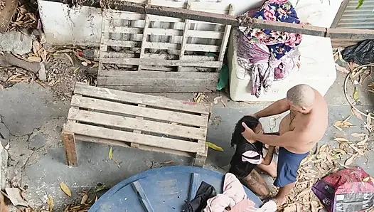 Sıska lezbiyen ile arka bahçede% 100 anal