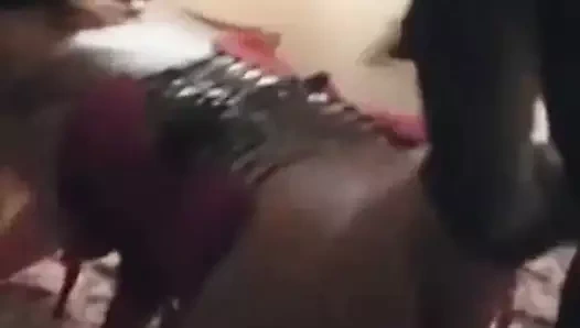 Cuckold arşiv Christnas karısına hediye - siyah boğa korkak bana