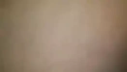 yalama bir kedi için bir seksi dövmeli israeli kız