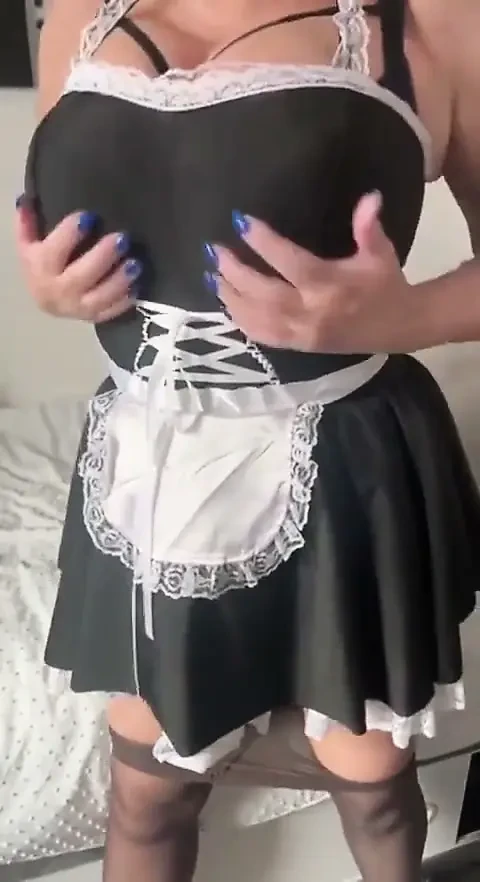 Hizmetçi Kız Sikişmek Istiyor