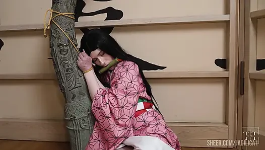 Sevimli pixie lezbiyen nezuko kamado ile makas oynuyor. Demon Slayer