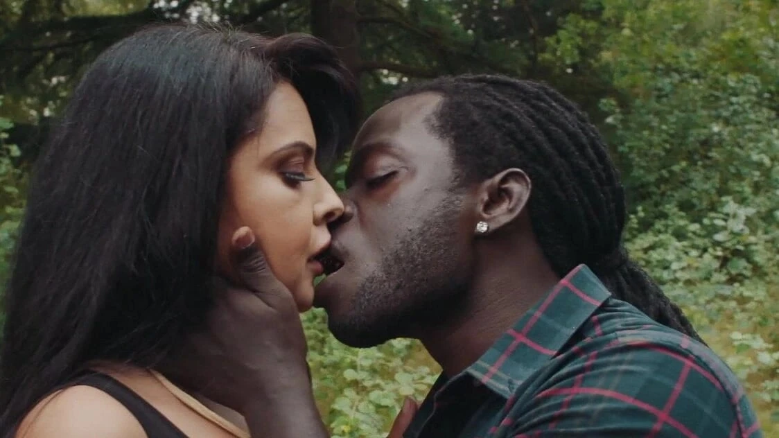 MARISKAX मरिस्का ने अपने पति द्वारा एक BBC को पेशकश की