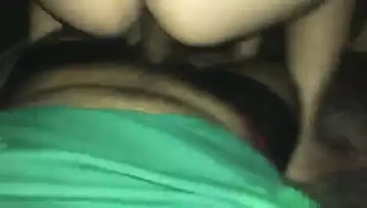 Ters kovboy kız biniyor