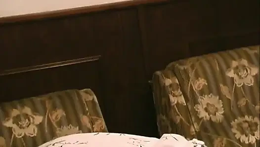 Vahşi Sarışın Sert Grup Seks Yapıyor Ve Azgın Esmer Dildoyla Mastürbasyon Yapıyor