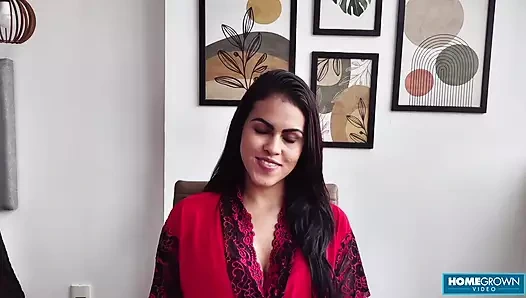 Tombul hatun bia ateşli amcık ve anal penetrasyon için can atıyor