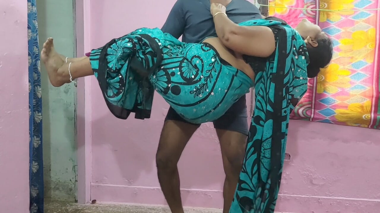 Sex with a beautiful Desi Aunty wearing a saree